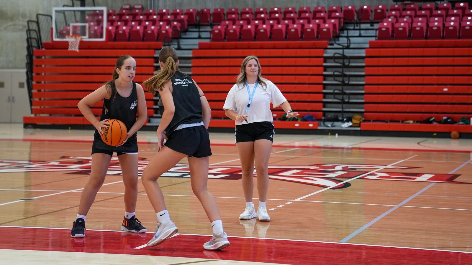 Coach Koker, entrenadora de BIU Camp
